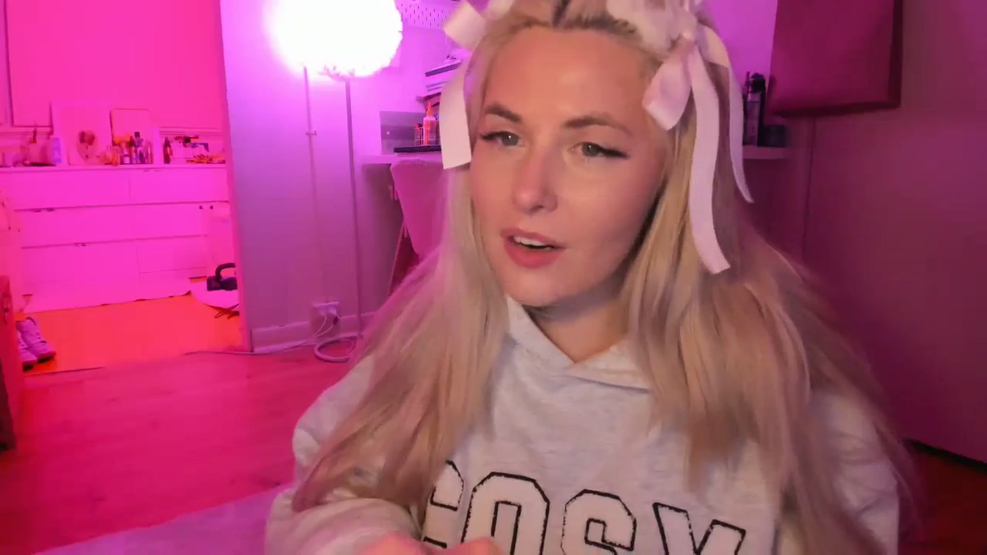 Gallery image thumbnail from Fun_Nikki's myfreecams stream on, 12/10/2023, 11:23 image 9 of 20