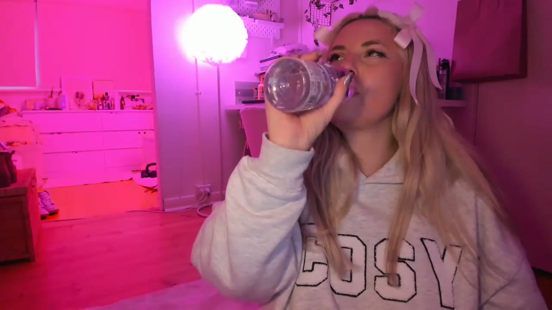 Gallery image thumbnail from Fun_Nikki's myfreecams stream on, 12/10/2023, 11:23 image 5 of 20