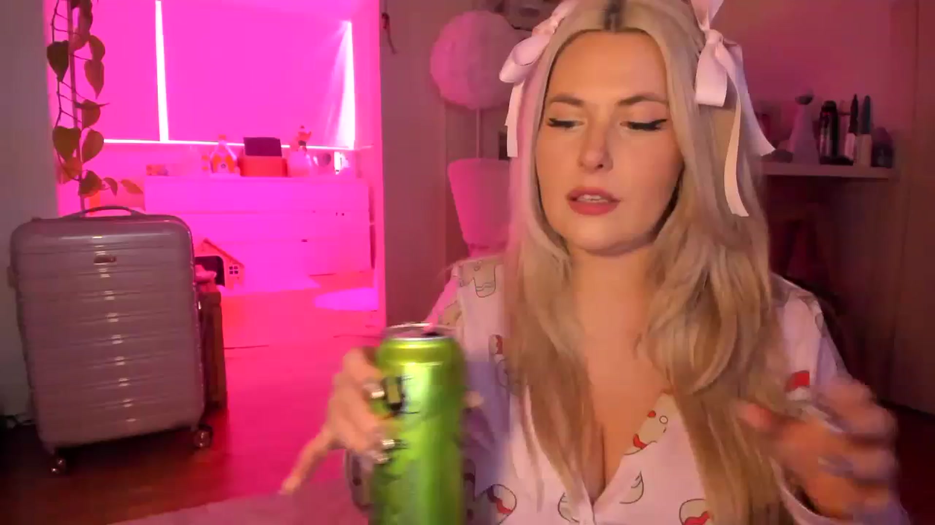 Gallery image thumbnail from Fun_Nikki's myfreecams stream on, 12/16/2023, 14:14 image 2 of 20