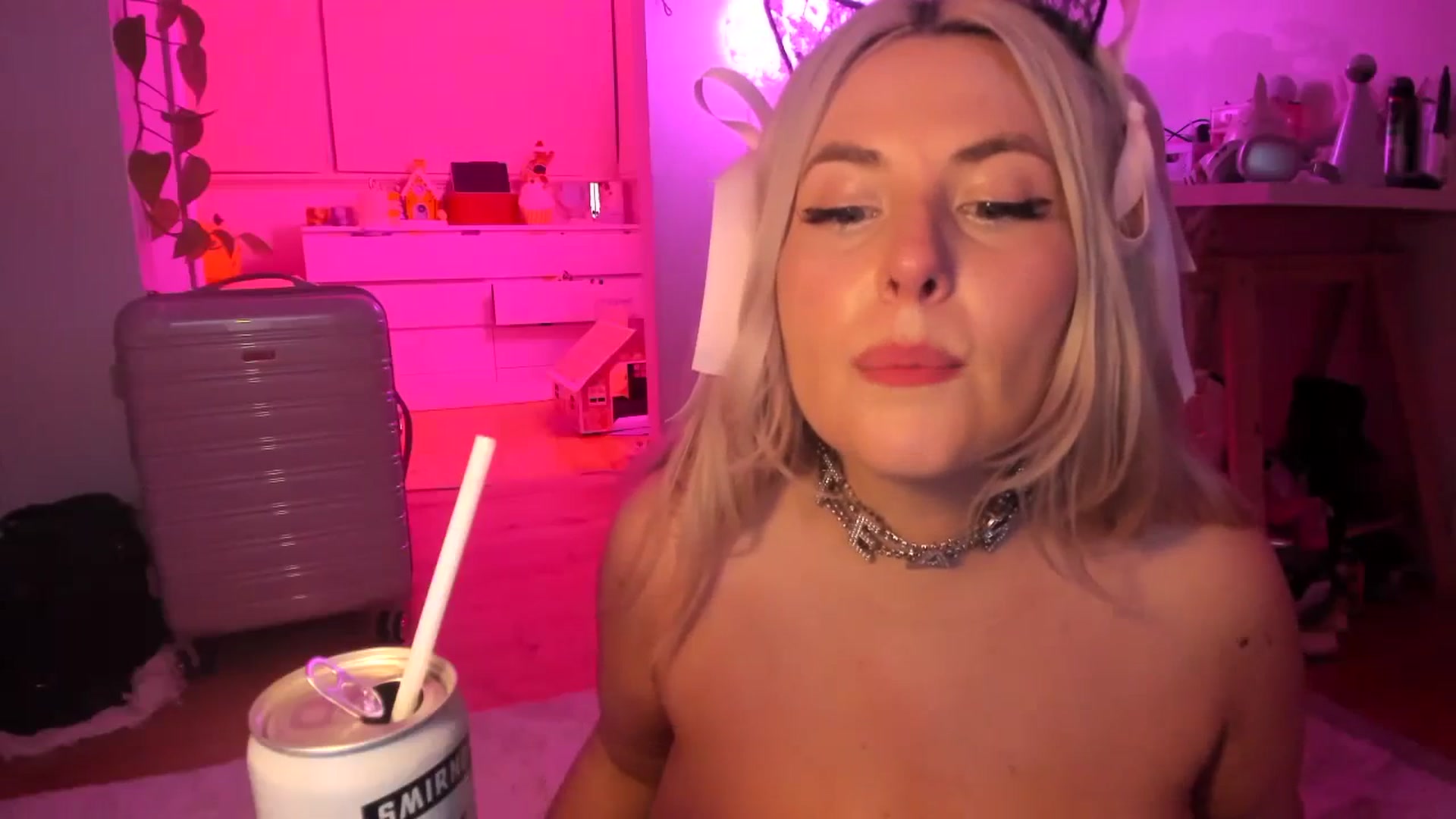 Gallery image thumbnail from Fun_Nikki's myfreecams stream on, 12/16/2023, 14:14 image 14 of 20