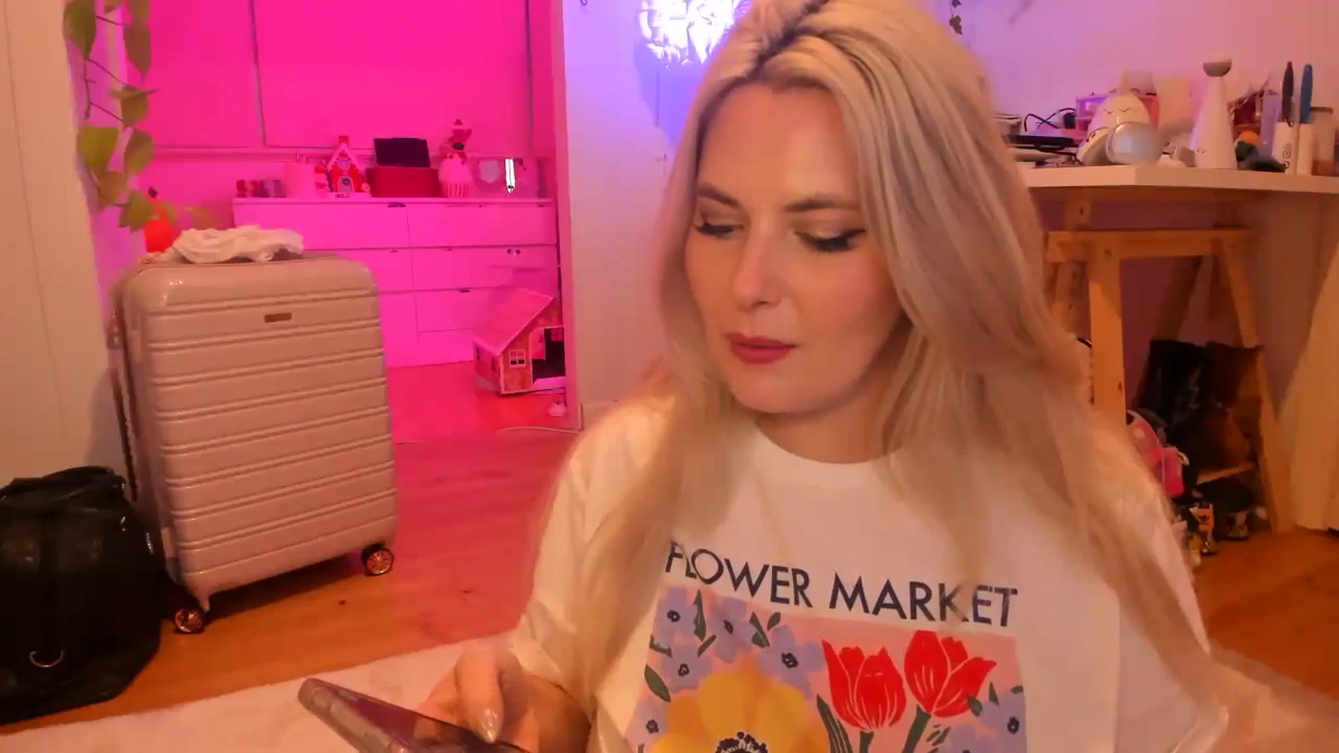 Gallery image thumbnail from Fun_Nikki's myfreecams stream on, 12/17/2023, 11:29 image 5 of 20