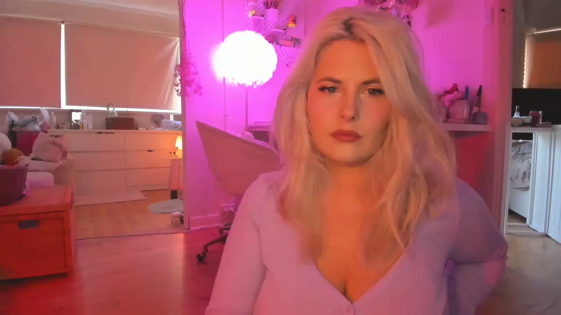 Gallery image thumbnail from Fun_Nikki's myfreecams stream on, 03/07/2024, 10:30 image 1 of 20