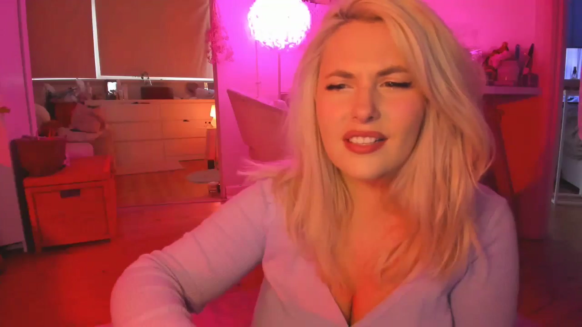 Gallery image thumbnail from Fun_Nikki's myfreecams stream on, 03/07/2024, 10:30 image 8 of 20