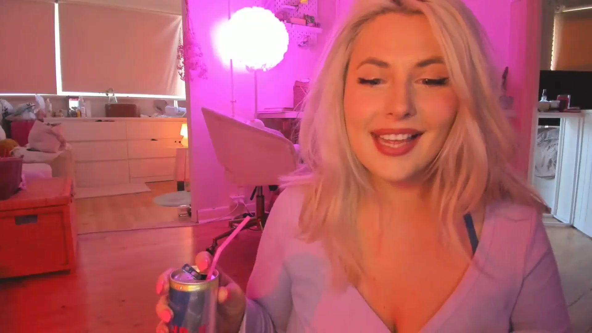 Gallery image thumbnail from Fun_Nikki's myfreecams stream on, 03/07/2024, 10:30 image 2 of 20