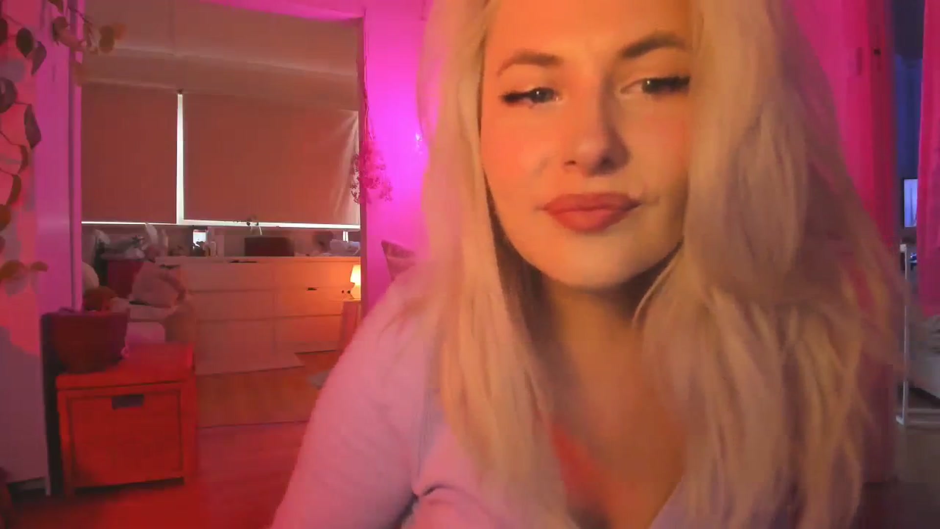 Gallery image thumbnail from Fun_Nikki's myfreecams stream on, 03/07/2024, 10:30 image 7 of 20