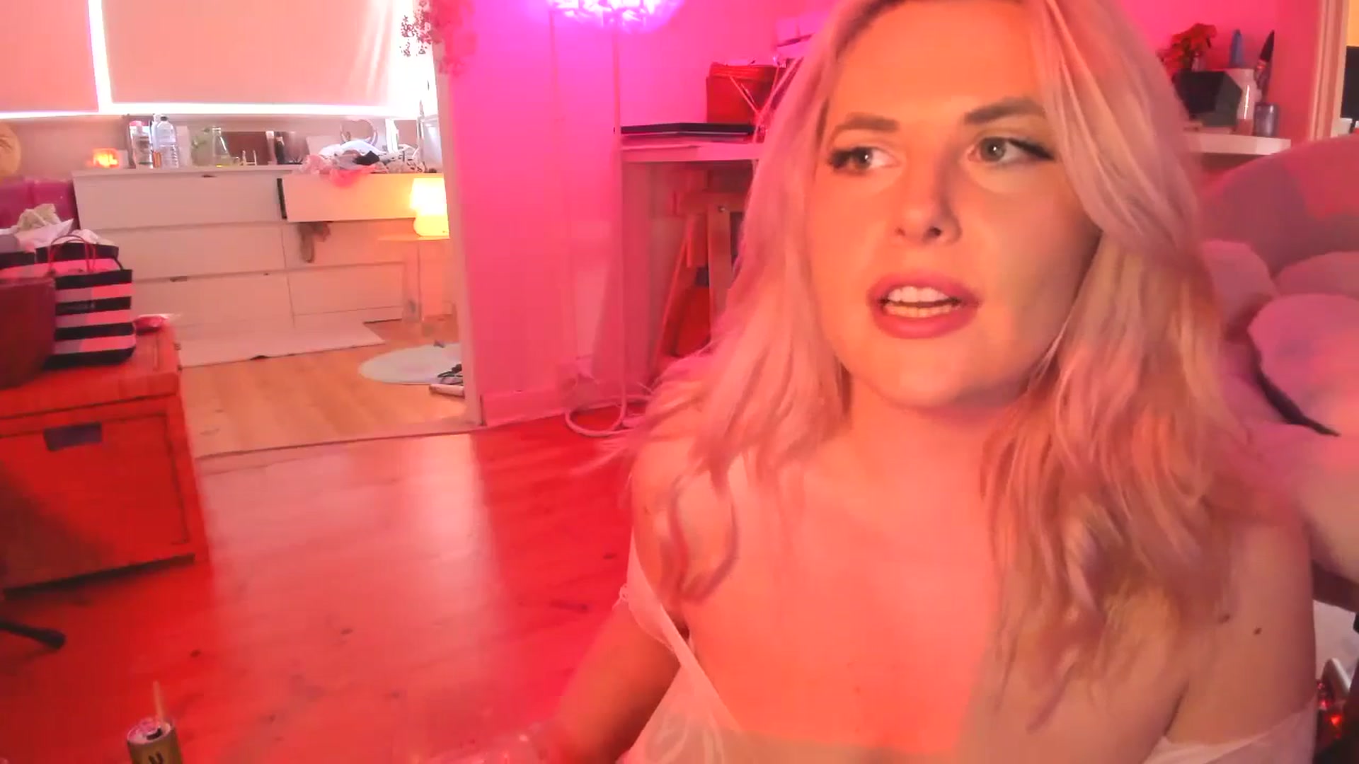 Gallery image thumbnail from Fun_Nikki's myfreecams stream on, 03/15/2024, 09:54 image 12 of 20