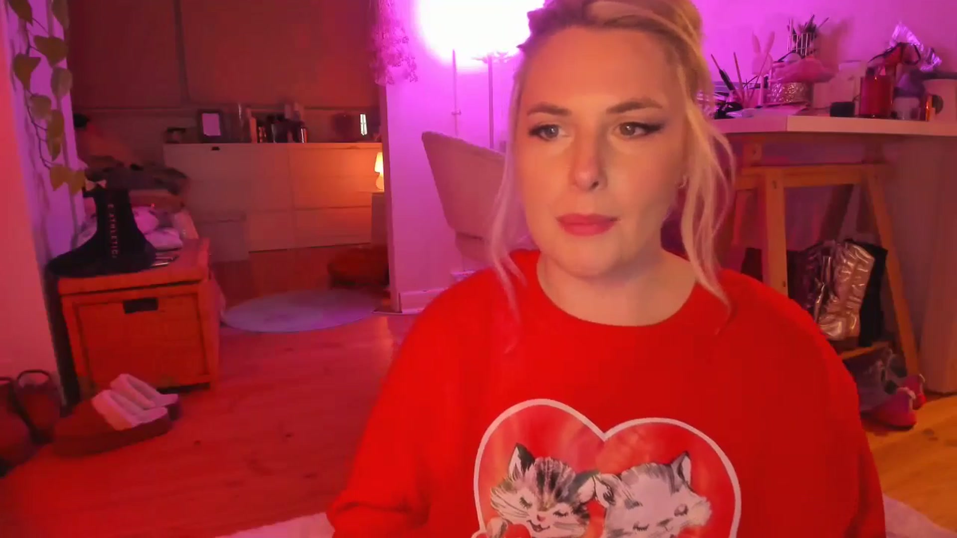 Gallery image thumbnail from Fun_Nikki's myfreecams stream on, 04/17/2024, 09:18 image 16 of 20