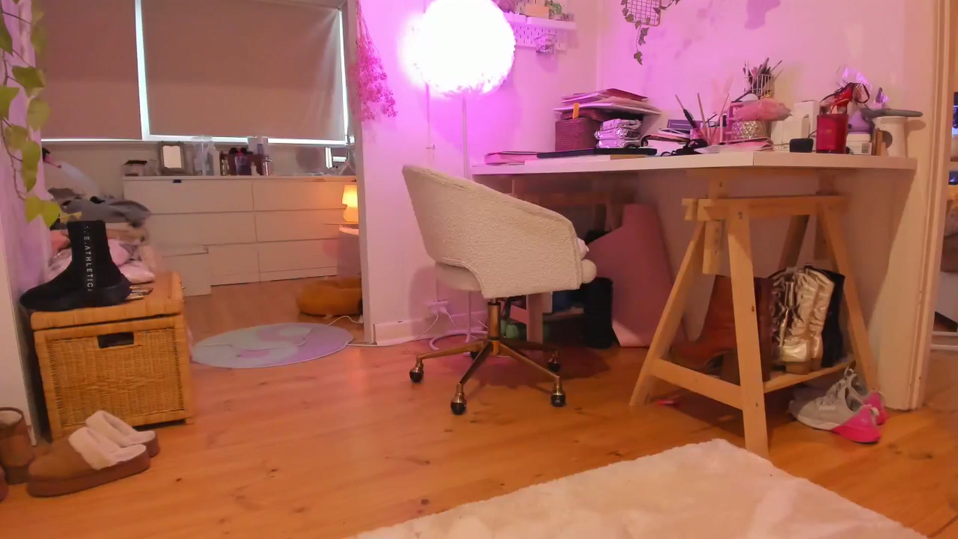 Gallery image thumbnail from Fun_Nikki's myfreecams stream on, 04/17/2024, 09:18 image 4 of 20