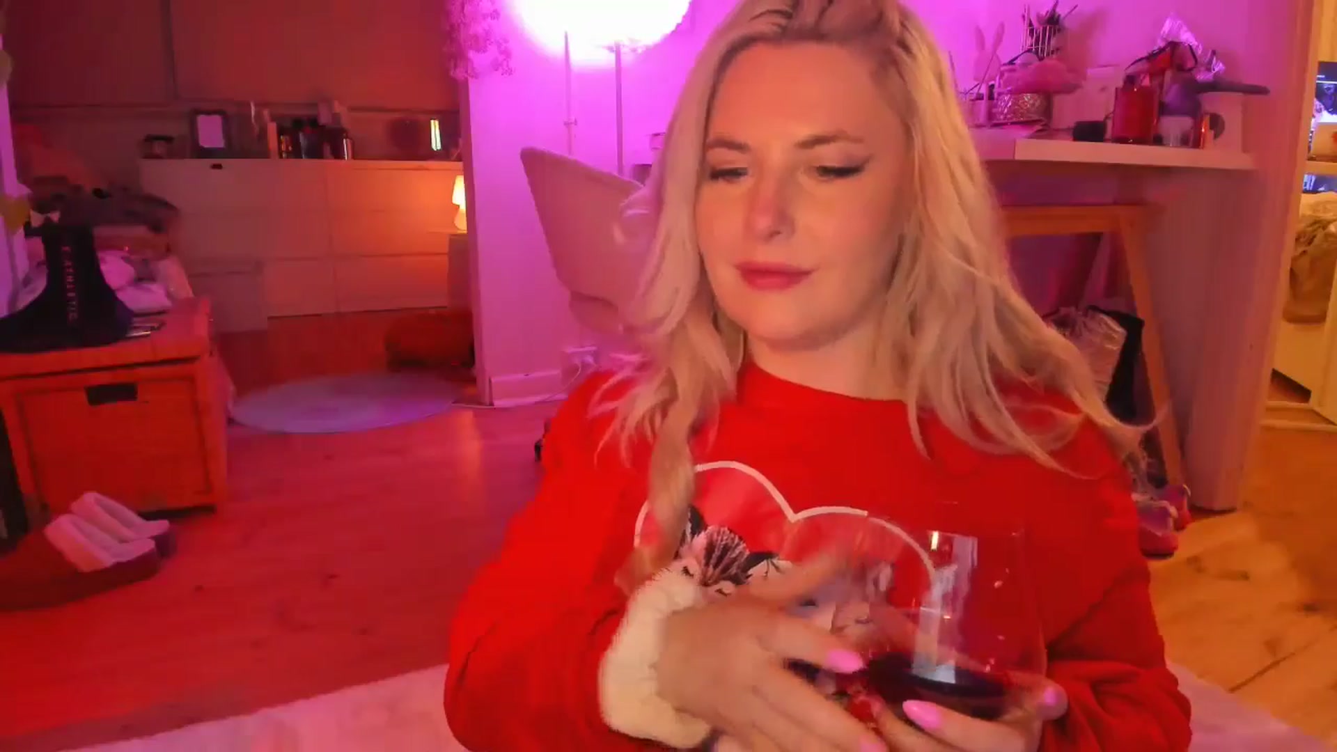 Gallery image thumbnail from Fun_Nikki's myfreecams stream on, 04/17/2024, 10:33 image 5 of 20