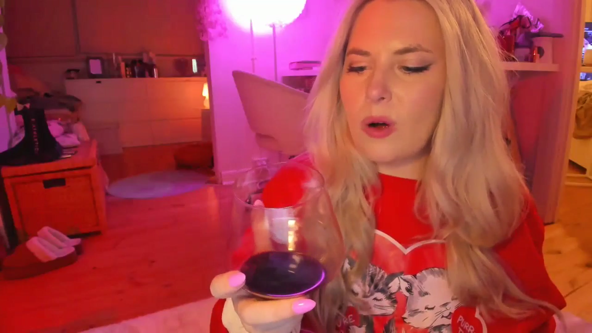 Gallery image thumbnail from Fun_Nikki's myfreecams stream on, 04/17/2024, 10:33 image 2 of 20