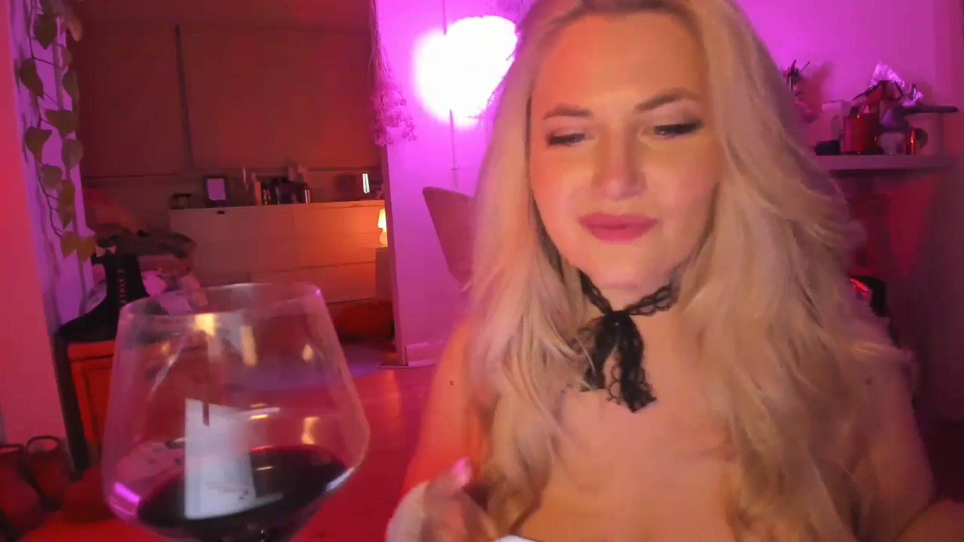 Gallery image thumbnail from Fun_Nikki's myfreecams stream on, 04/17/2024, 10:33 image 20 of 20