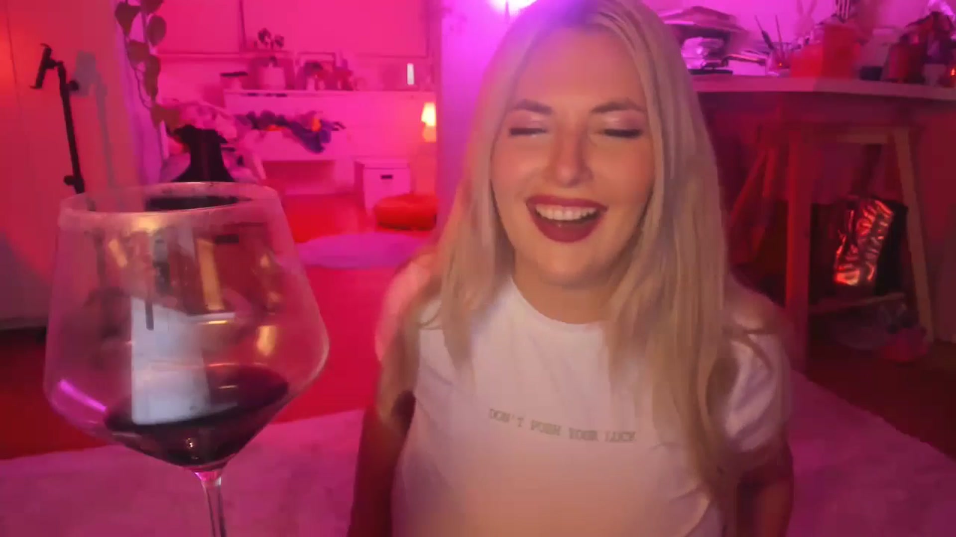 Gallery image thumbnail from Fun_Nikki's myfreecams stream on, 04/19/2024, 11:45 image 15 of 20