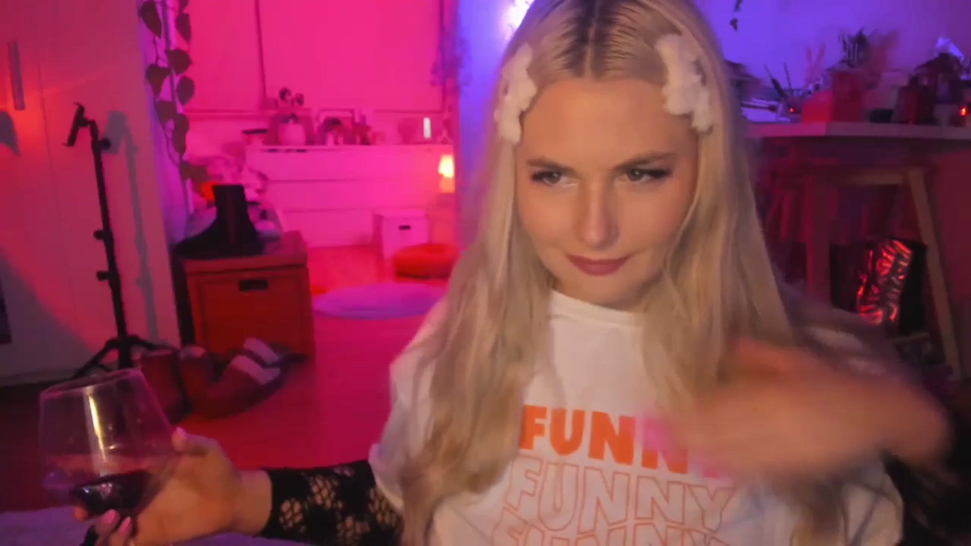 Gallery image thumbnail from Fun_Nikki's myfreecams stream on, 04/19/2024, 11:45 image 3 of 20