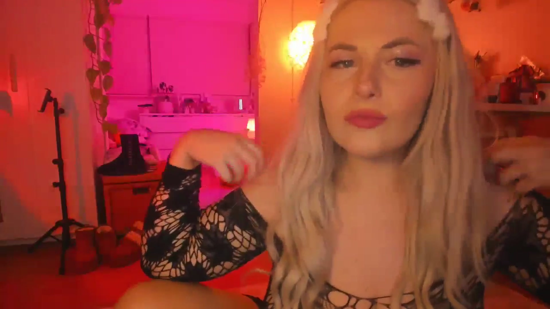 Gallery image thumbnail from Fun_Nikki's myfreecams stream on, 04/19/2024, 11:45 image 4 of 20
