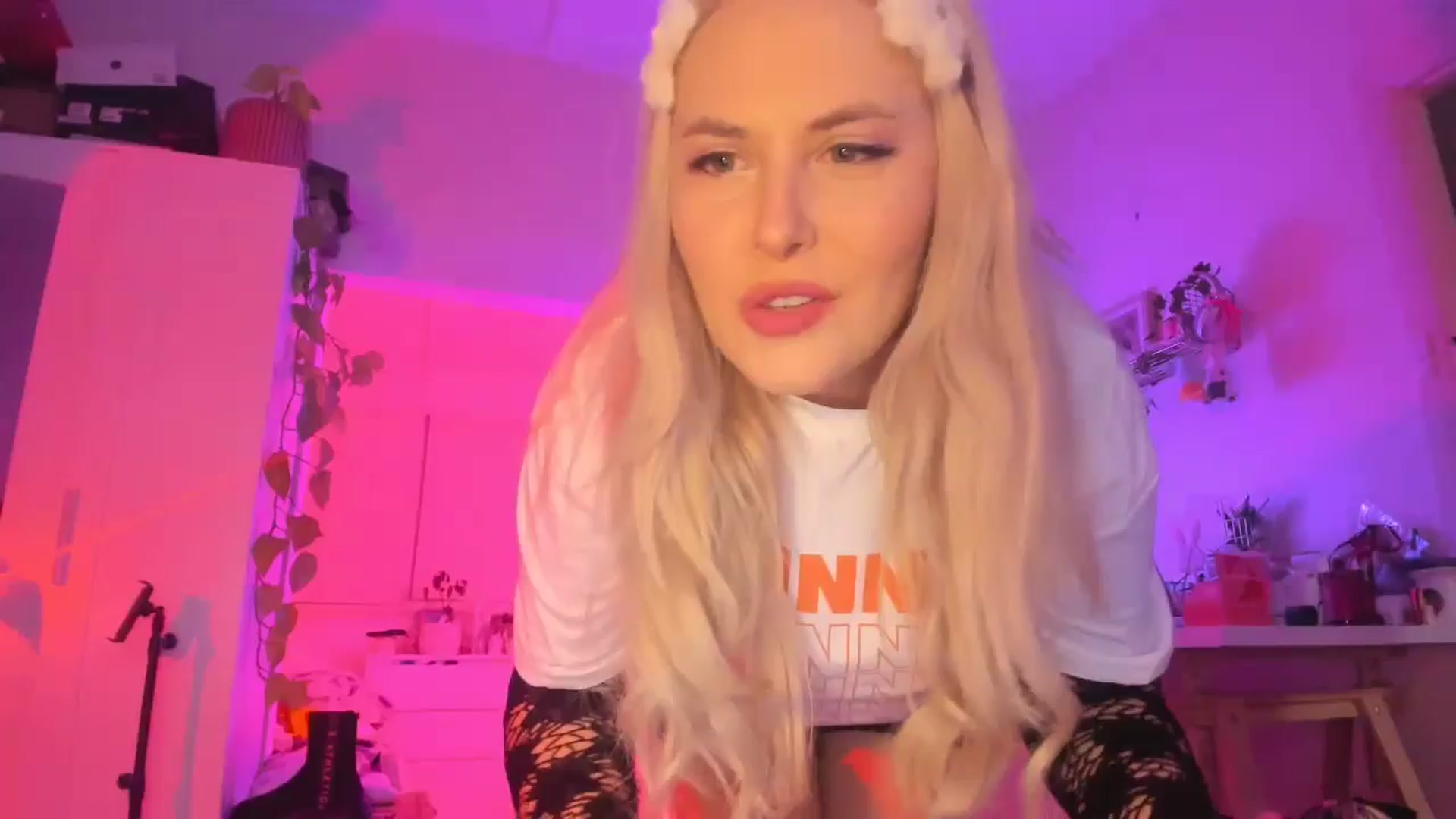 Gallery image thumbnail from Fun_Nikki's myfreecams stream on, 04/19/2024, 11:45 image 1 of 20