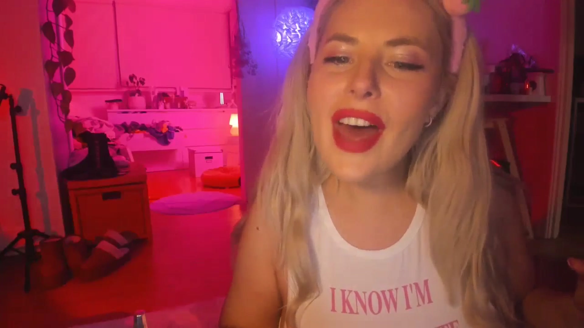 Gallery image thumbnail from Fun_Nikki's myfreecams stream on, 04/19/2024, 11:45 image 19 of 20