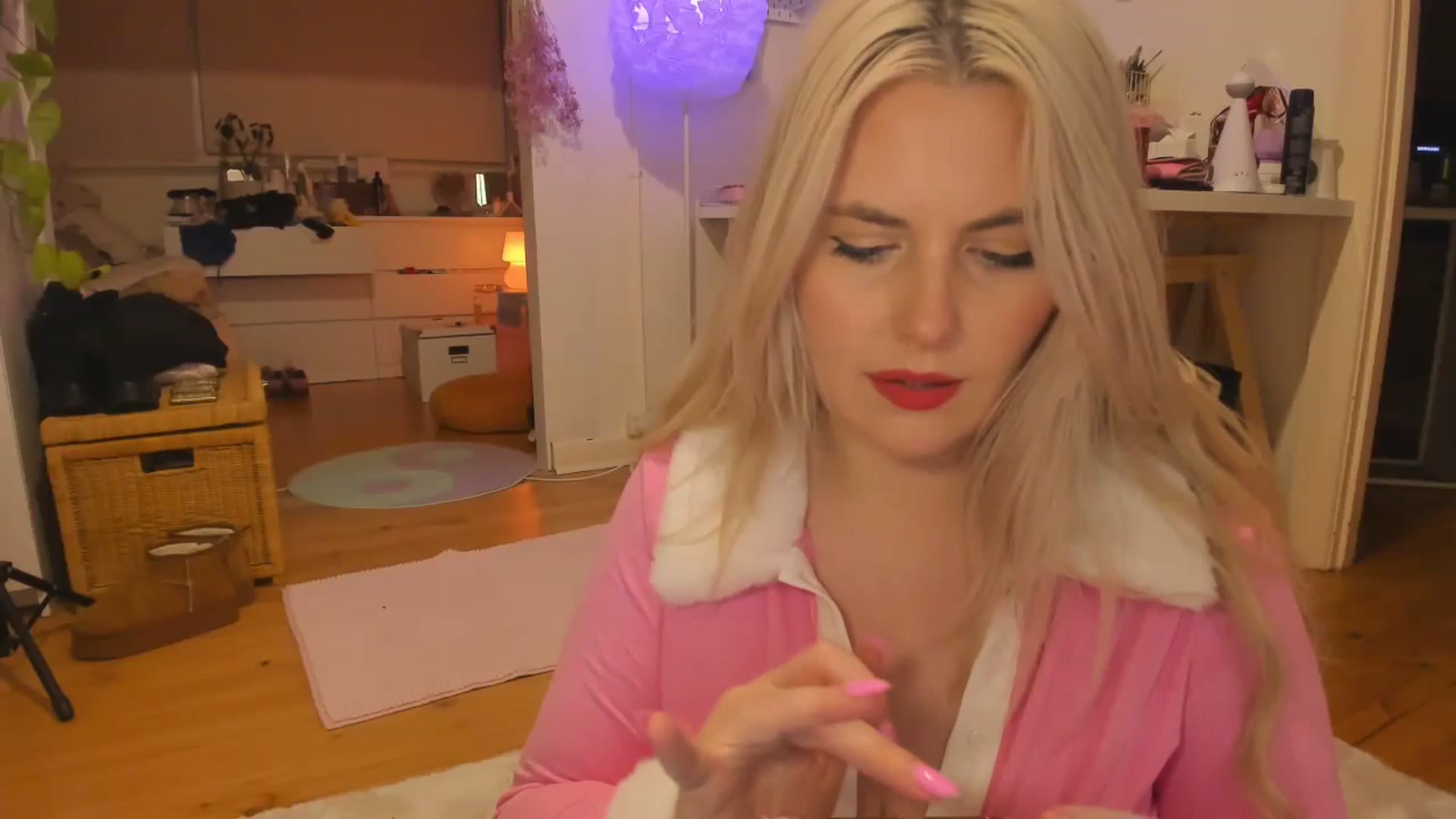 Gallery image thumbnail from Fun_Nikki's myfreecams stream on, 04/26/2024, 12:32 image 18 of 20