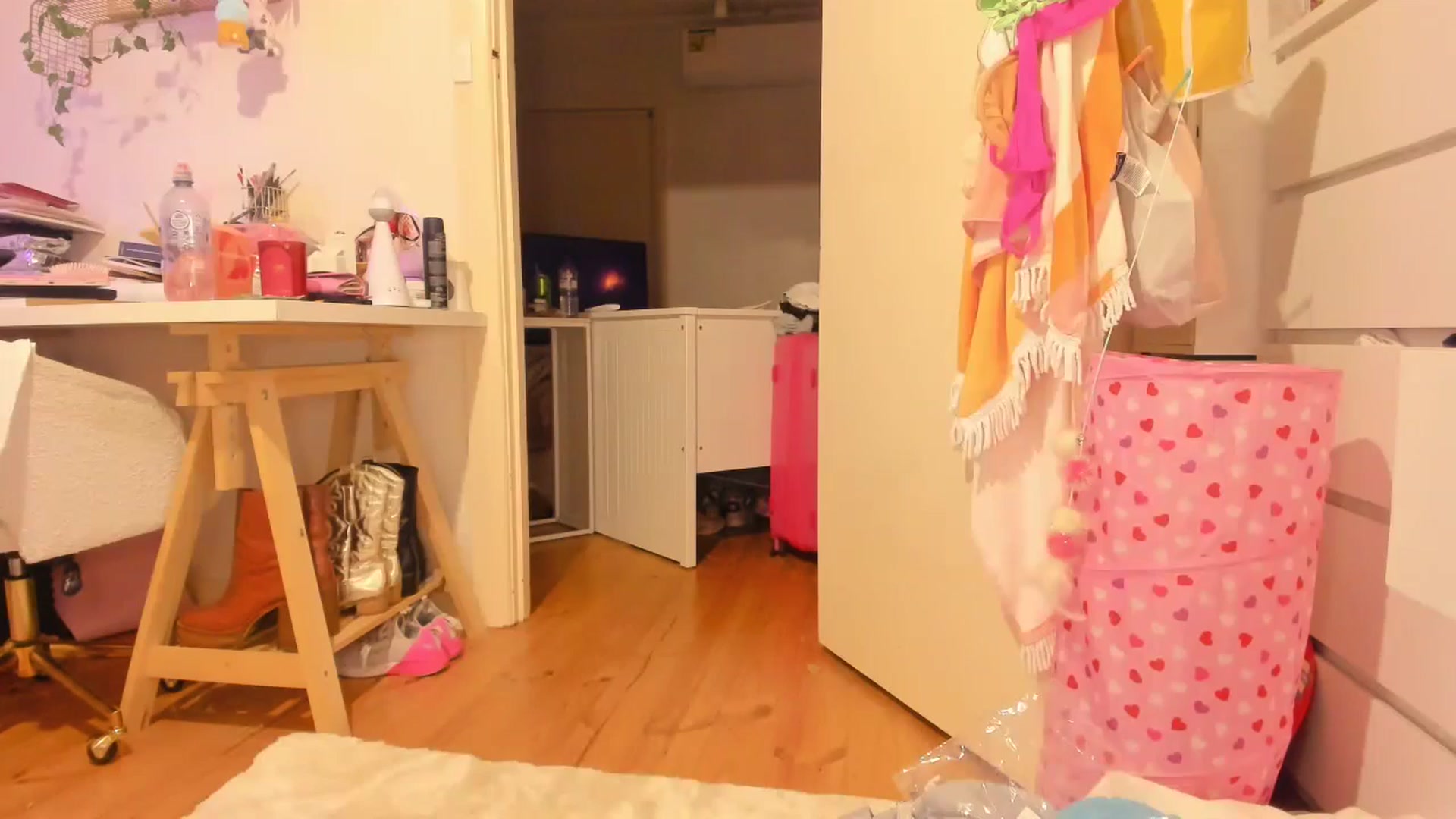 Gallery image thumbnail from Fun_Nikki's myfreecams stream on, 04/26/2024, 12:32 image 16 of 20