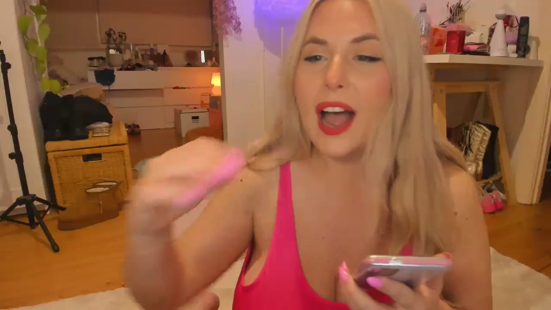Gallery image thumbnail from Fun_Nikki's myfreecams stream on, 04/26/2024, 12:32 image 10 of 20