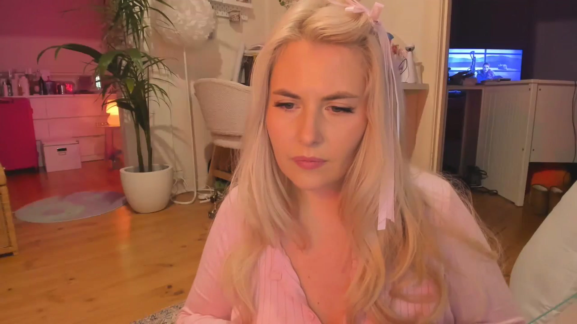 Gallery image thumbnail from Fun_Nikki's myfreecams stream on, 05/18/2024, 11:48 image 12 of 20