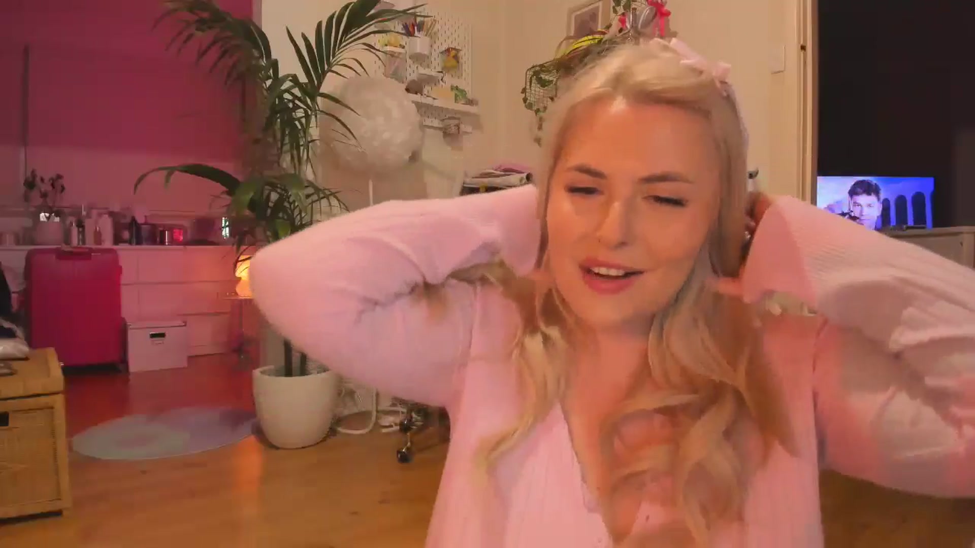 Gallery image thumbnail from Fun_Nikki's myfreecams stream on, 05/18/2024, 11:48 image 2 of 20