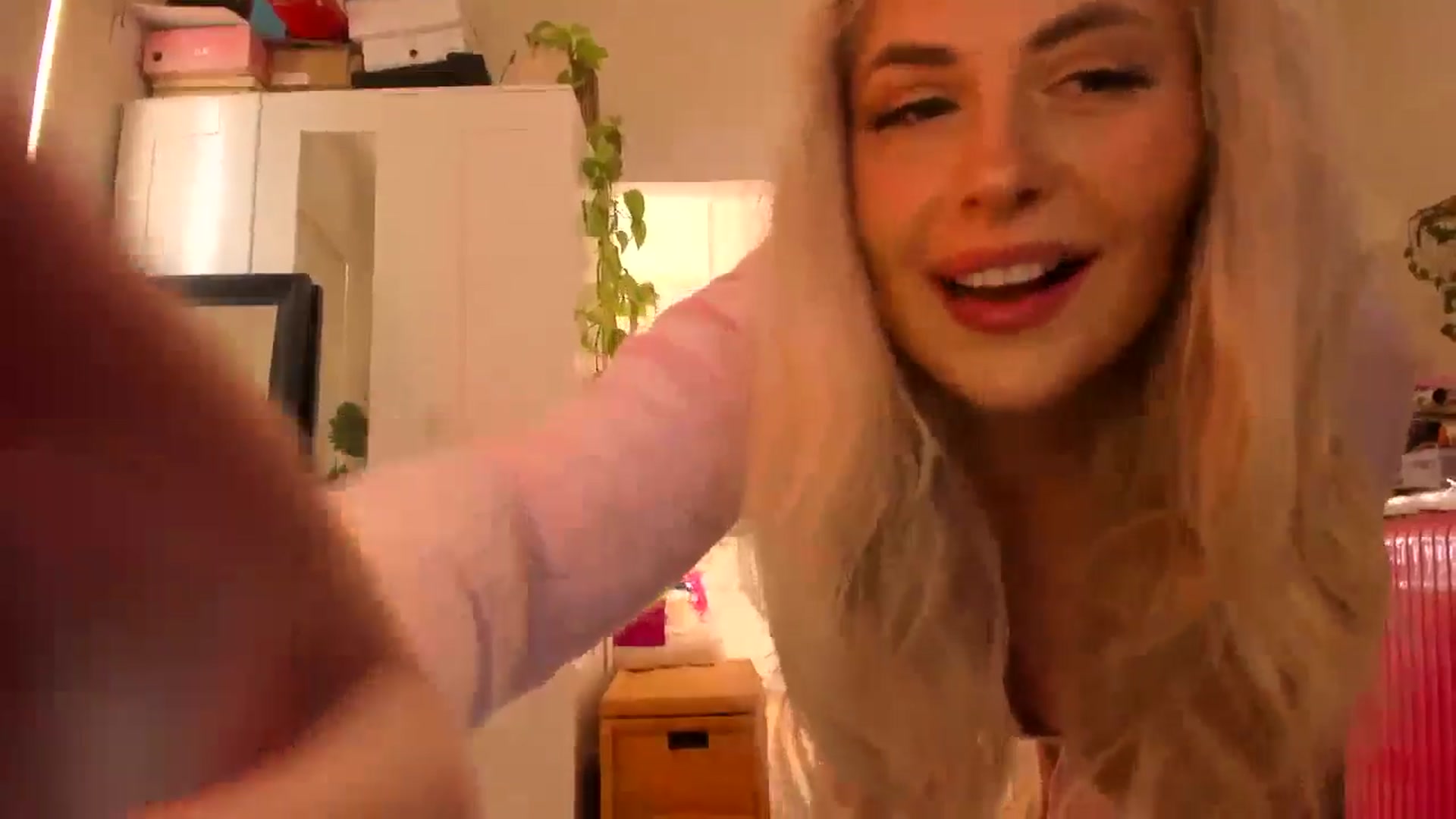 Gallery image thumbnail from Fun_Nikki's myfreecams stream on, 05/29/2024, 24:01 image 17 of 20