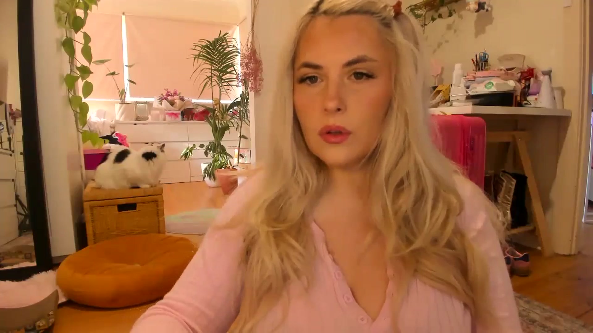 Gallery image thumbnail from Fun_Nikki's myfreecams stream on, 05/29/2024, 24:01 image 3 of 20