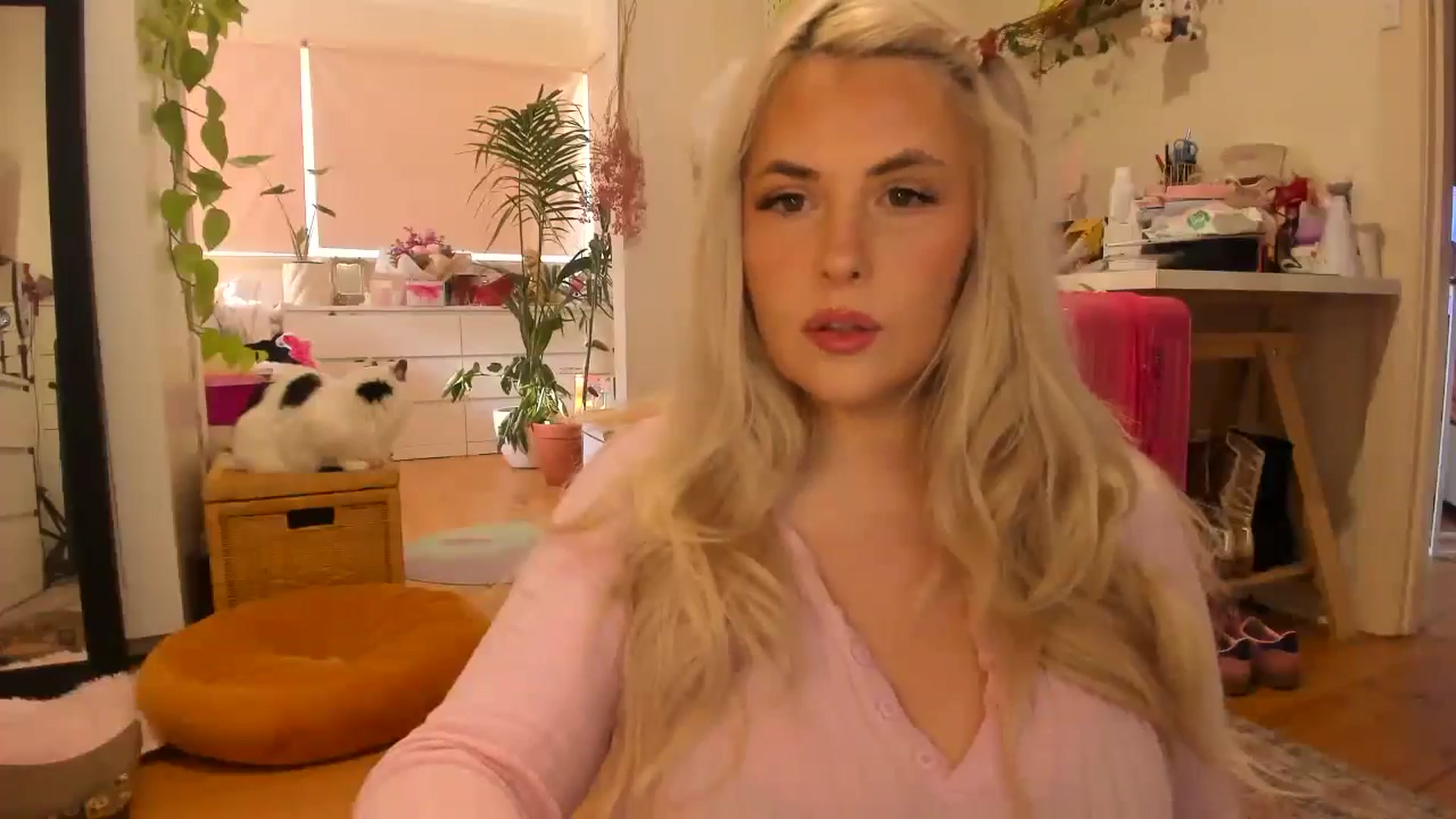 Gallery image thumbnail from Fun_Nikki's myfreecams stream on, 05/29/2024, 24:01 image 2 of 20
