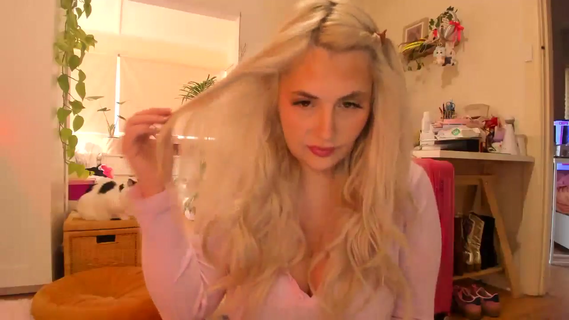 Gallery image thumbnail from Fun_Nikki's myfreecams stream on, 05/29/2024, 24:01 image 7 of 20