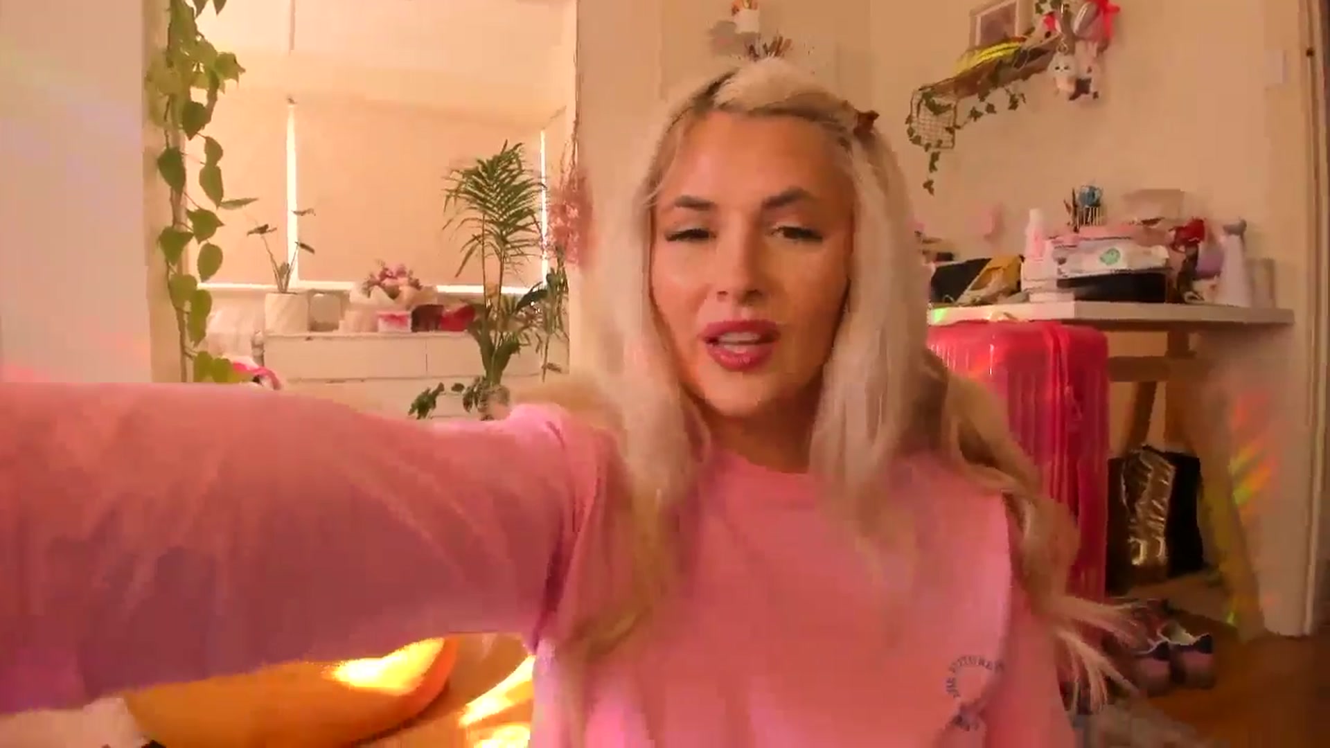 Gallery image thumbnail from Fun_Nikki's myfreecams stream on, 05/29/2024, 02:24 image 2 of 20