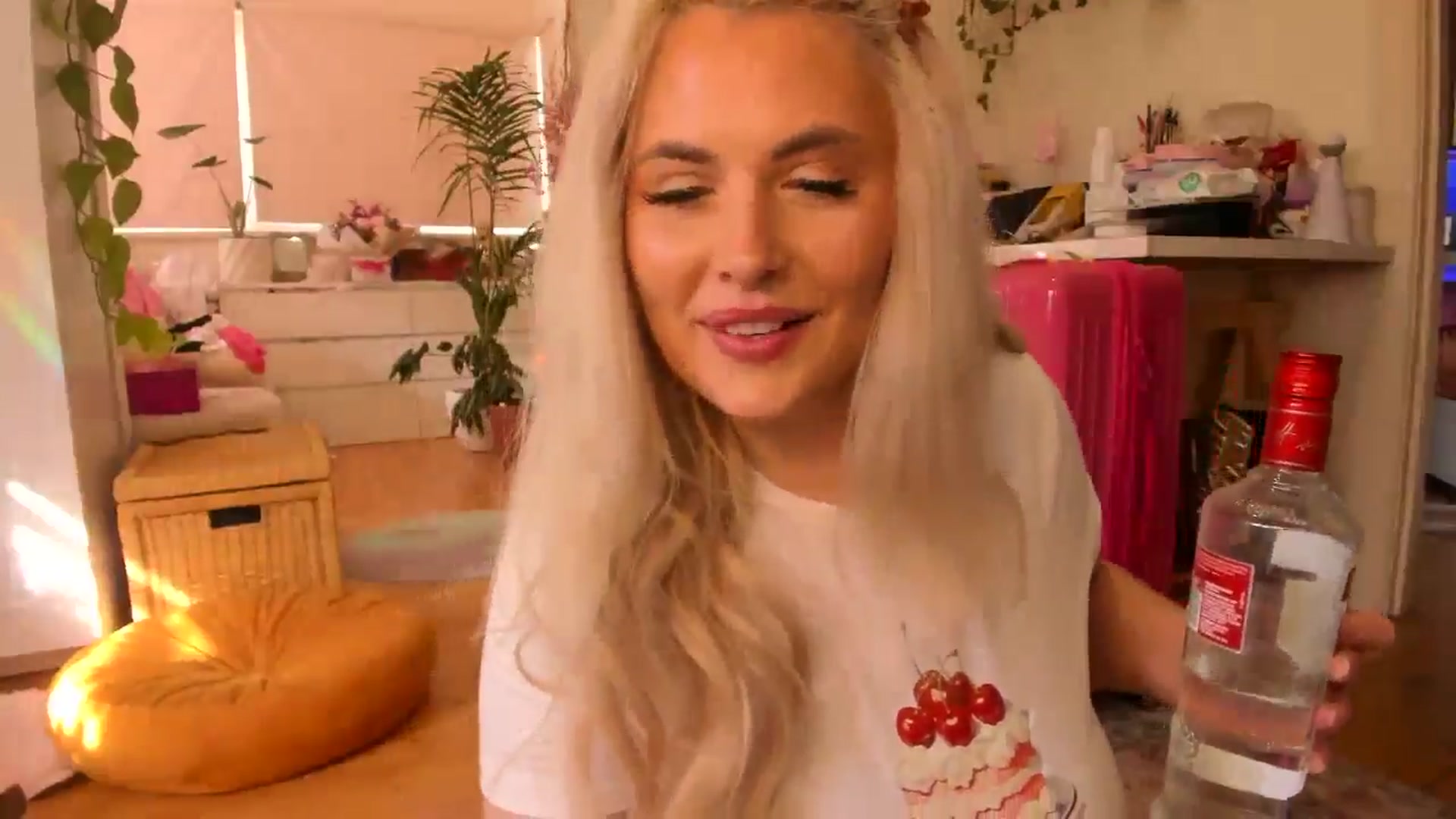 Gallery image thumbnail from Fun_Nikki's myfreecams stream on, 05/29/2024, 02:24 image 17 of 20