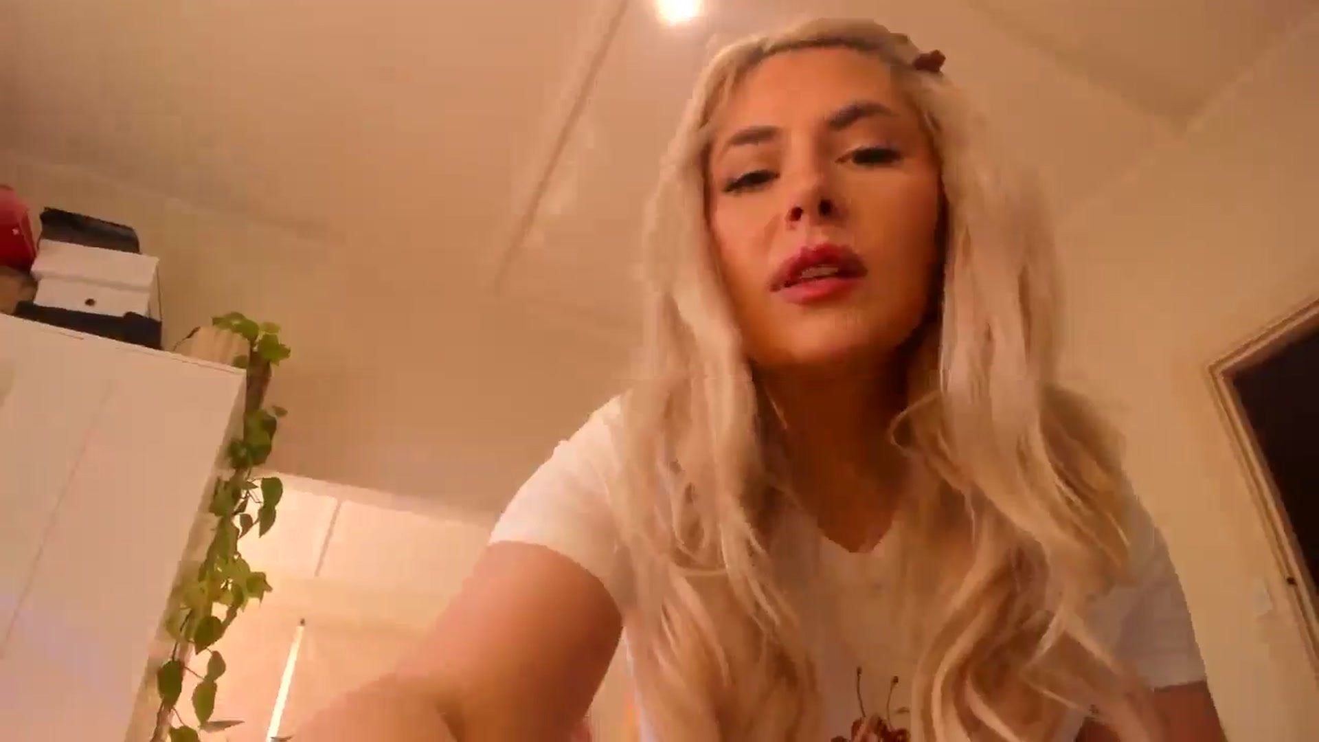 Gallery image thumbnail from Fun_Nikki's myfreecams stream on, 05/29/2024, 02:24 image 5 of 20
