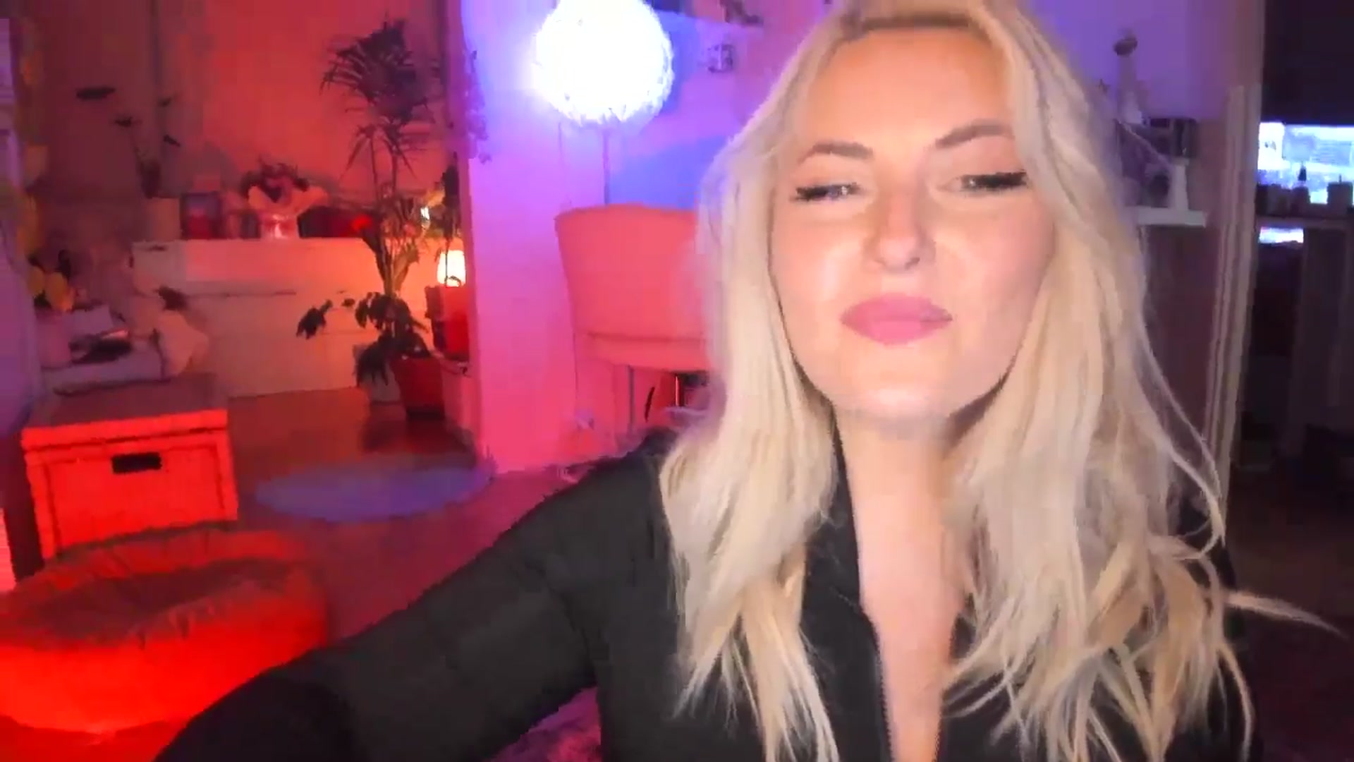 Gallery image thumbnail from Fun_Nikki's myfreecams stream on, 05/30/2024, 10:08 image 5 of 20
