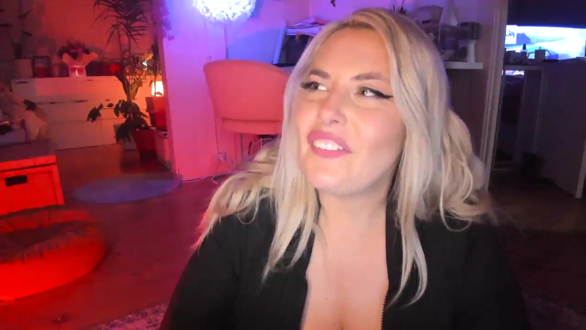 Gallery image thumbnail from Fun_Nikki's myfreecams stream on, 05/30/2024, 10:08 image 8 of 20