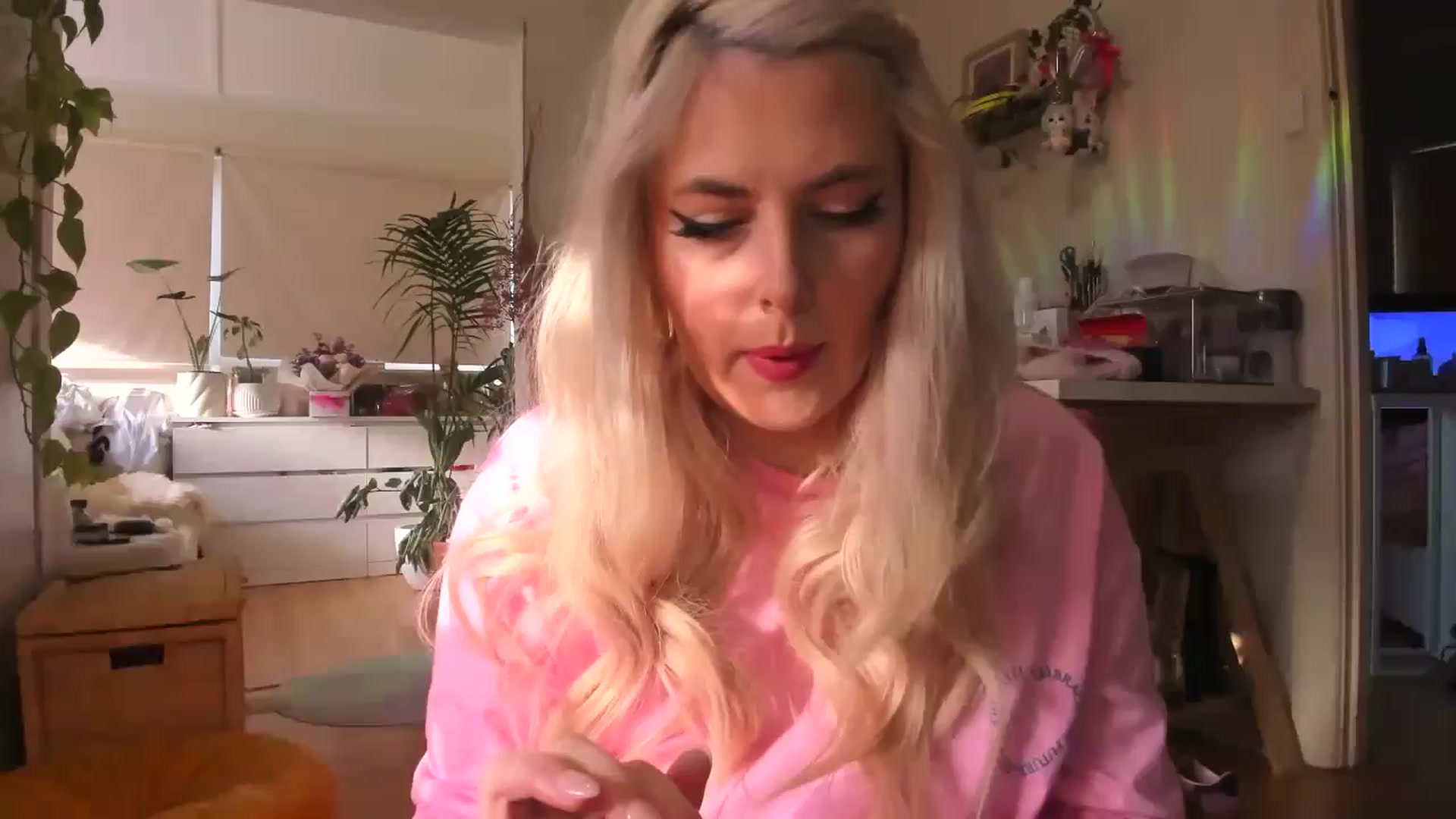 Gallery image thumbnail from Fun_Nikki's myfreecams stream on, 05/31/2024, 24:01 image 2 of 20