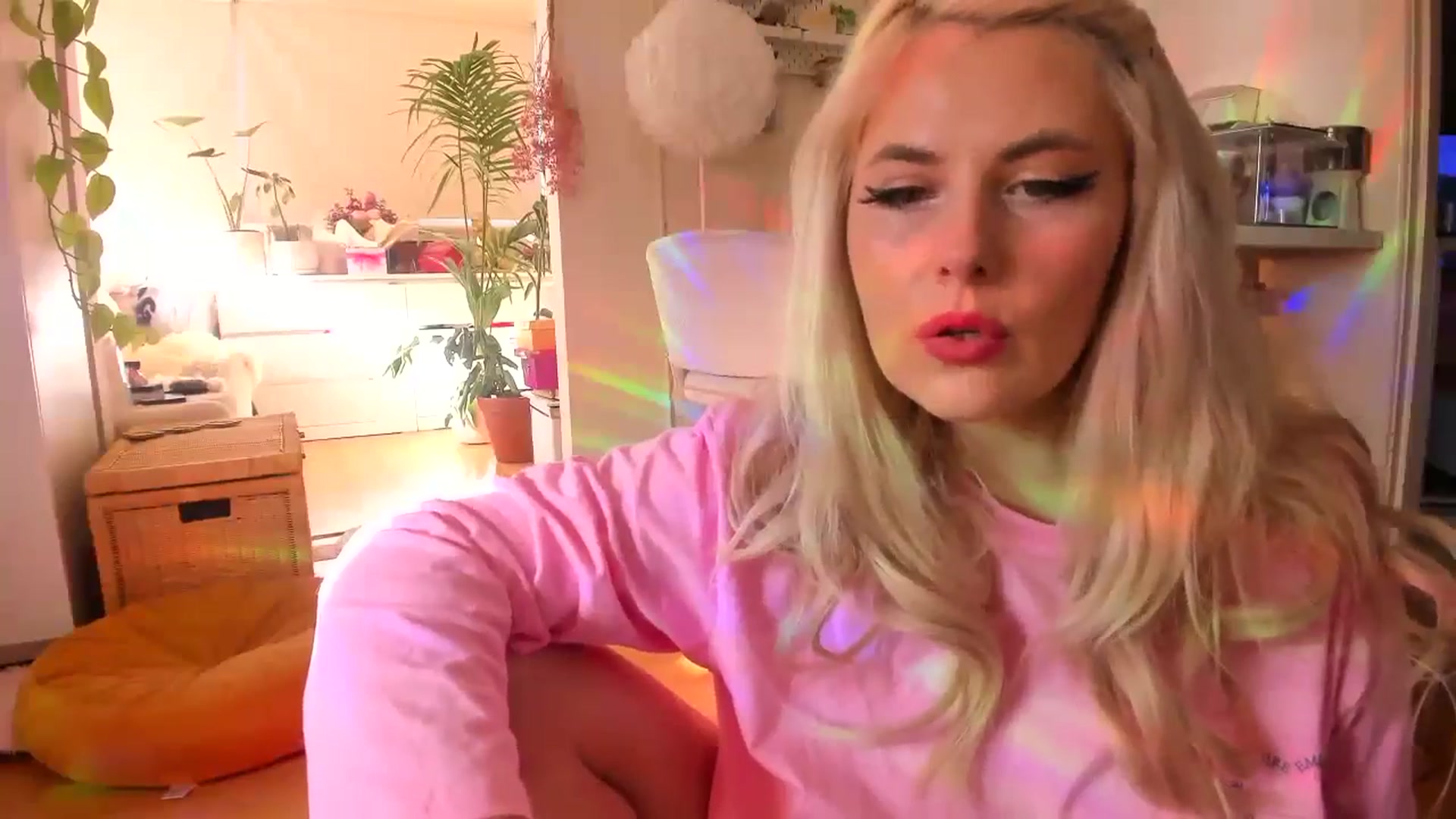 Gallery image thumbnail from Fun_Nikki's myfreecams stream on, 05/31/2024, 24:14 image 15 of 20