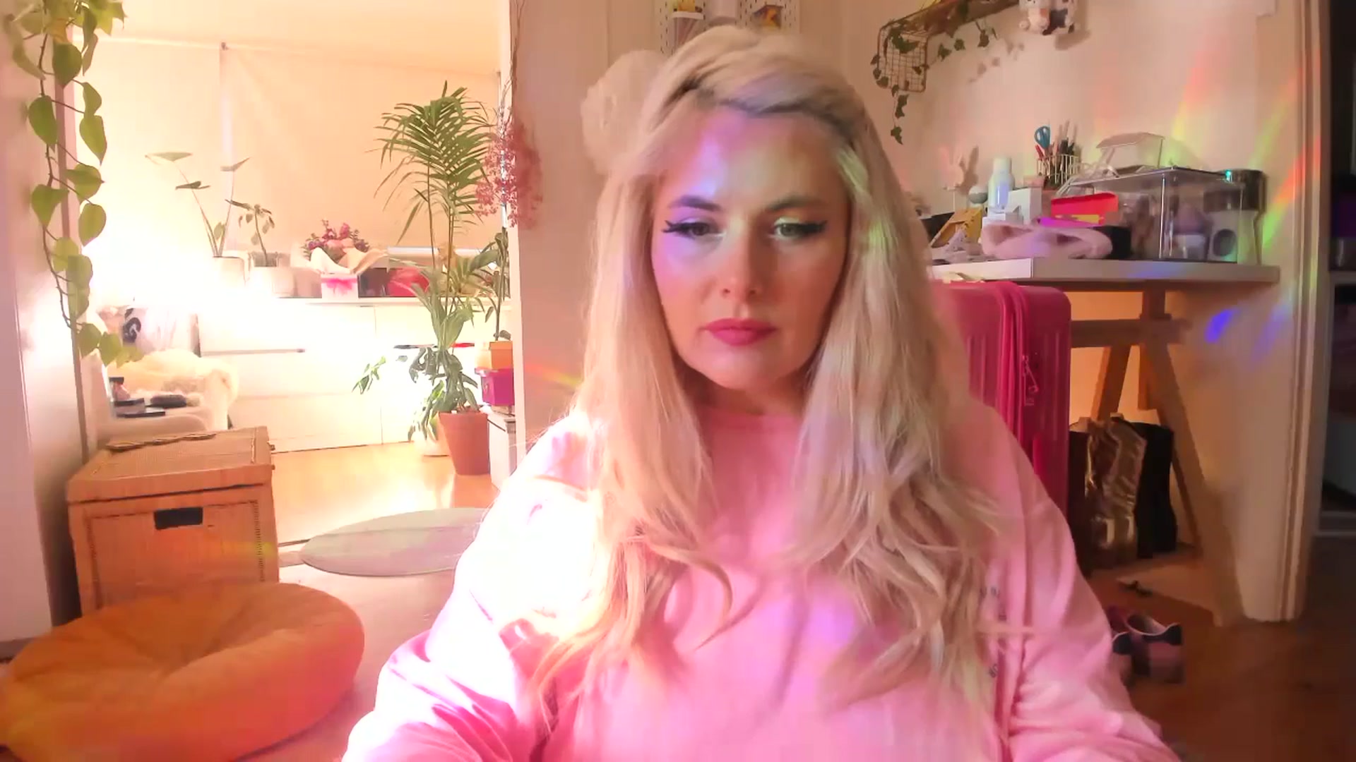 Gallery image thumbnail from Fun_Nikki's myfreecams stream on, 05/31/2024, 24:14 image 7 of 20