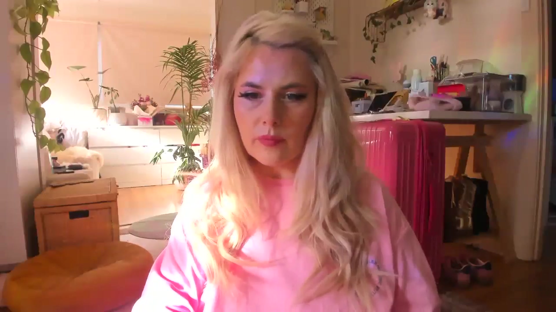 Gallery image thumbnail from Fun_Nikki's myfreecams stream on, 05/31/2024, 24:14 image 3 of 20