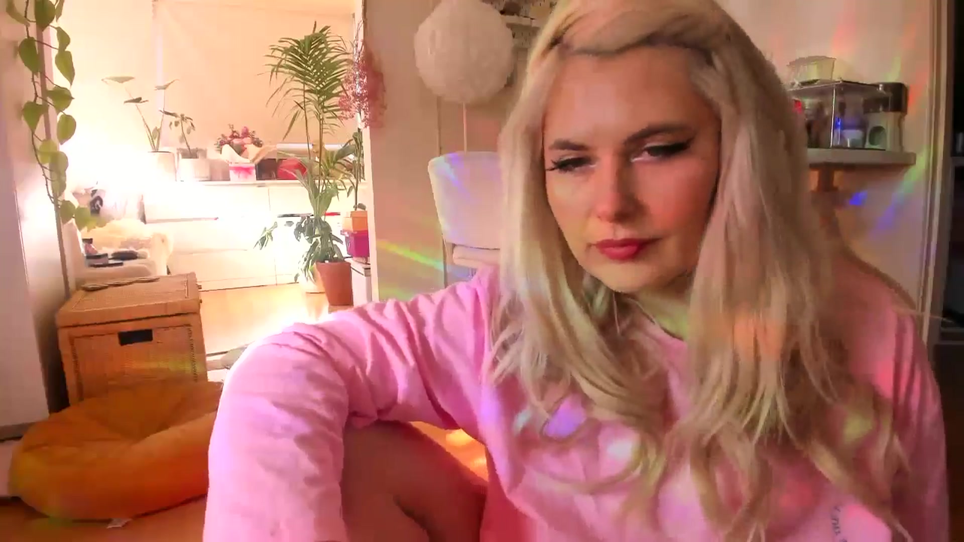 Gallery image thumbnail from Fun_Nikki's myfreecams stream on, 05/31/2024, 24:14 image 16 of 20
