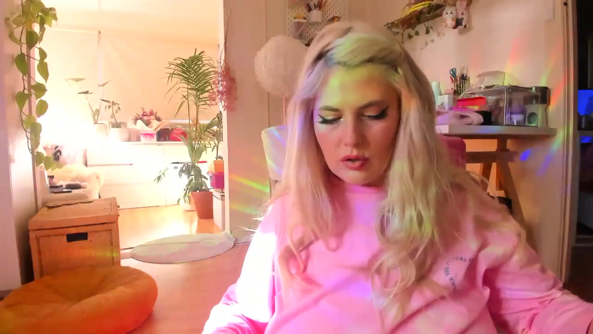 Gallery image thumbnail from Fun_Nikki's myfreecams stream on, 05/31/2024, 24:14 image 12 of 20
