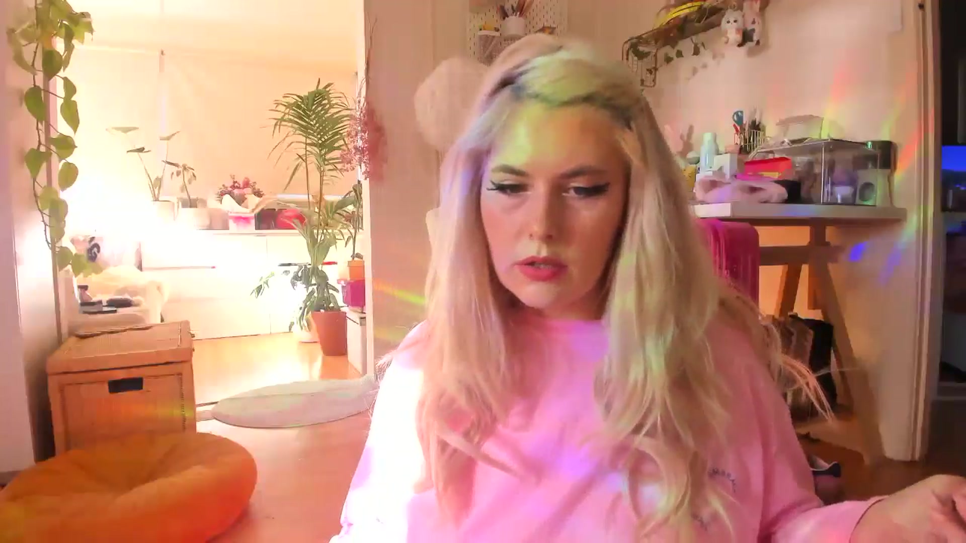 Gallery image thumbnail from Fun_Nikki's myfreecams stream on, 05/31/2024, 24:14 image 11 of 20