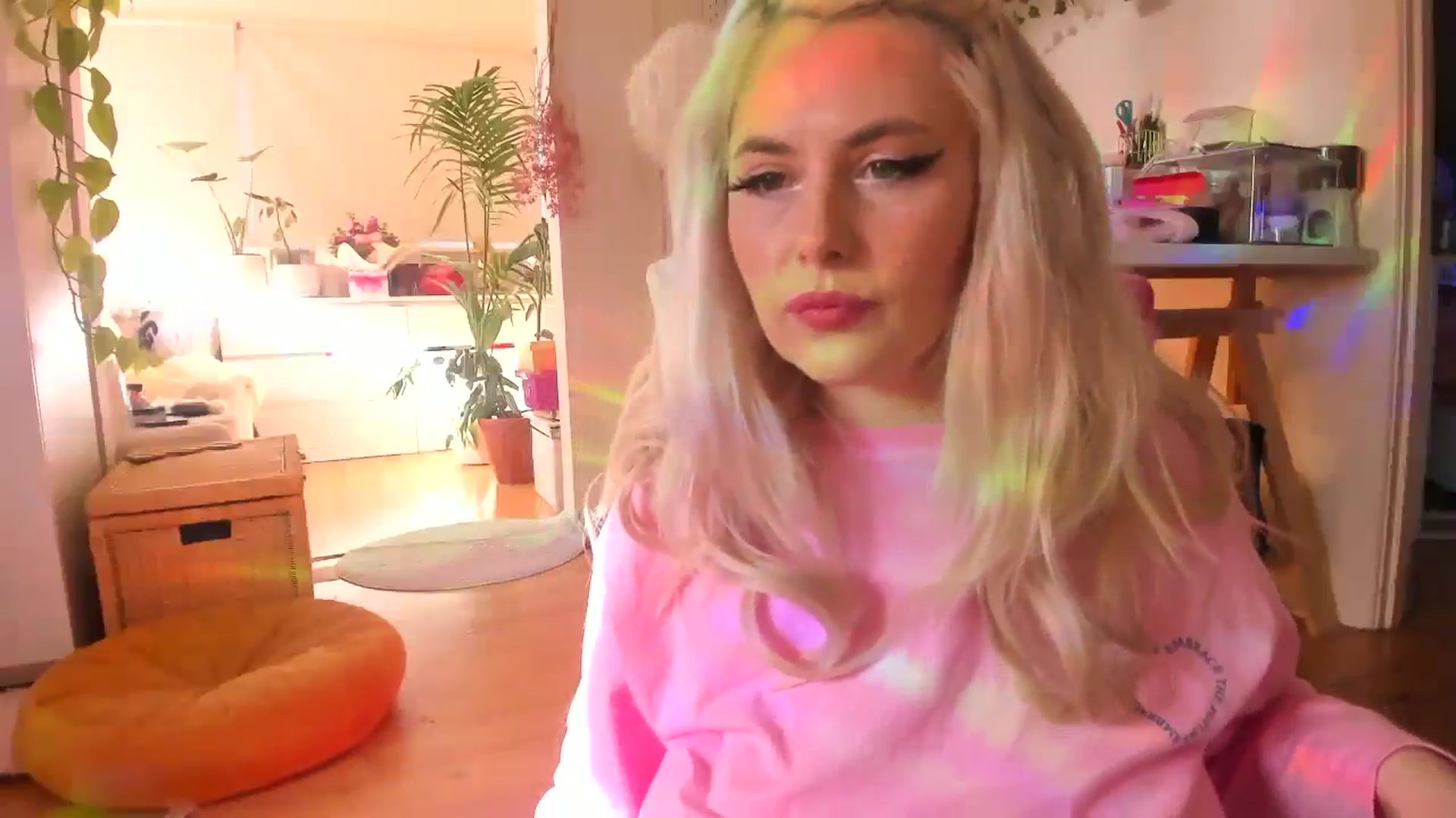 Gallery image thumbnail from Fun_Nikki's myfreecams stream on, 05/31/2024, 24:14 image 13 of 20