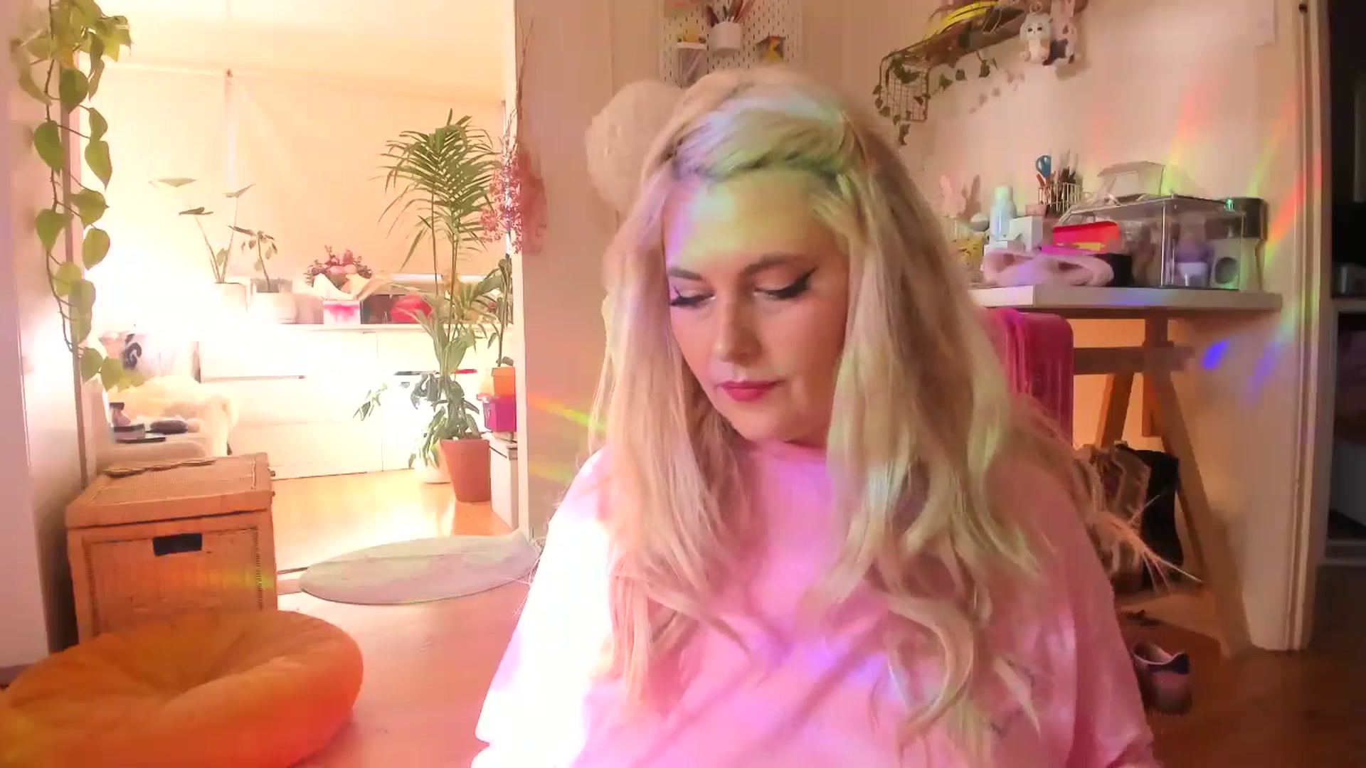 Gallery image thumbnail from Fun_Nikki's myfreecams stream on, 05/31/2024, 24:14 image 10 of 20