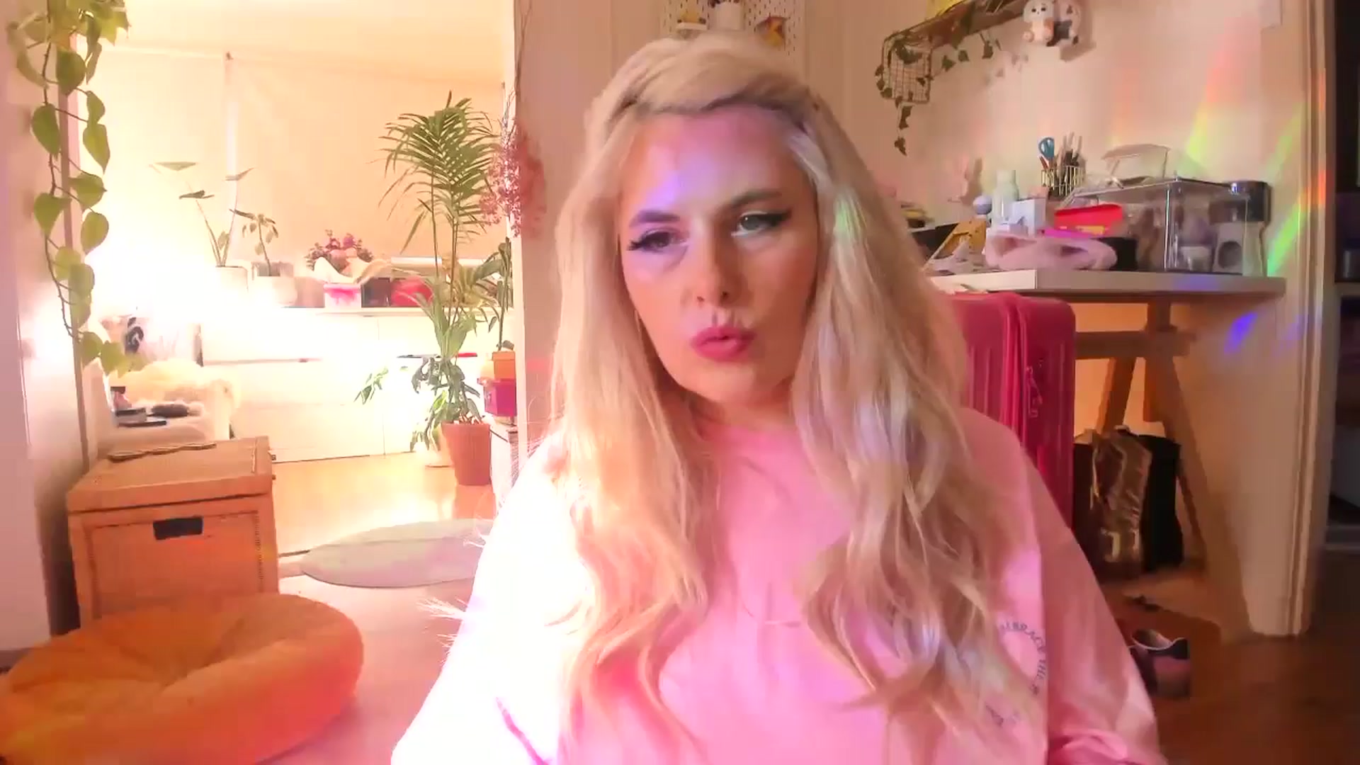 Gallery image thumbnail from Fun_Nikki's myfreecams stream on, 05/31/2024, 24:14 image 1 of 20