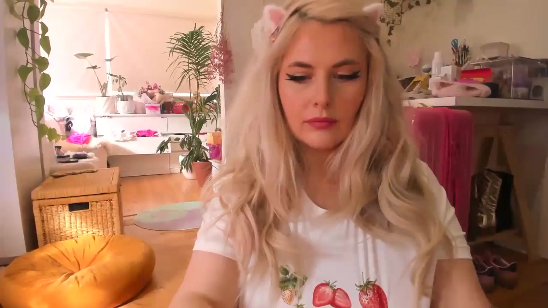Gallery image thumbnail from Fun_Nikki's myfreecams stream on, 05/31/2024, 01:40 image 20 of 20