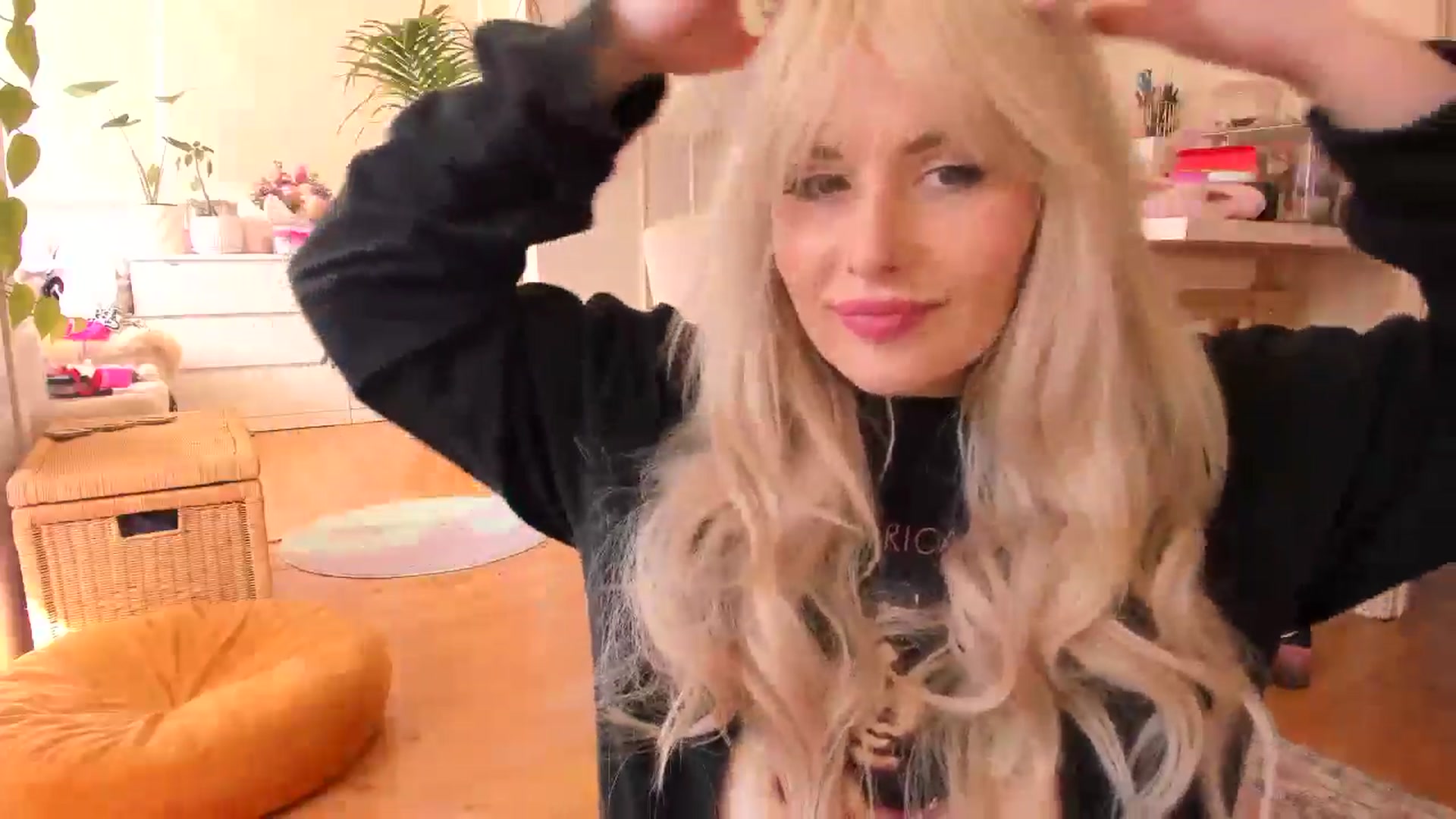 Gallery image thumbnail from Fun_Nikki's myfreecams stream on, 06/01/2024, 03:14 image 17 of 20