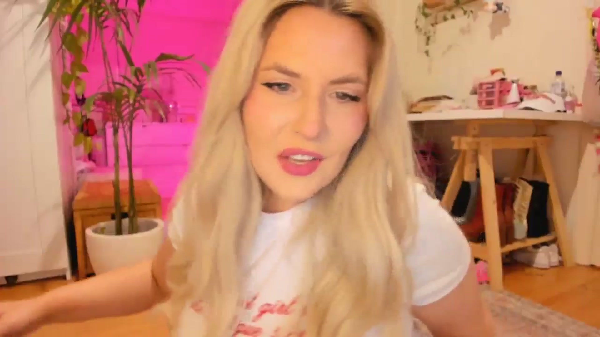 Gallery image thumbnail from Fun_Nikki's myfreecams stream on, 09/01/2024, 12:53 image 3 of 20