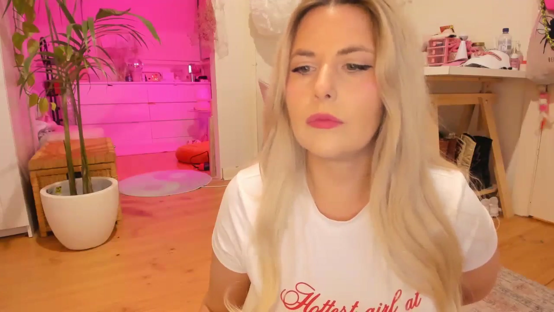 Gallery image thumbnail from Fun_Nikki's myfreecams stream on, 09/01/2024, 12:53 image 16 of 20