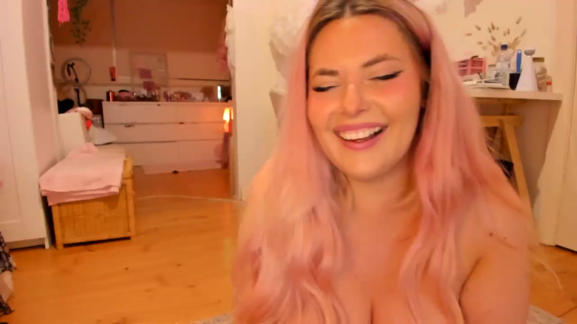 Gallery image thumbnail from Fun_Nikki's myfreecams stream on, 09/27/2024, 12:21 image 20 of 20