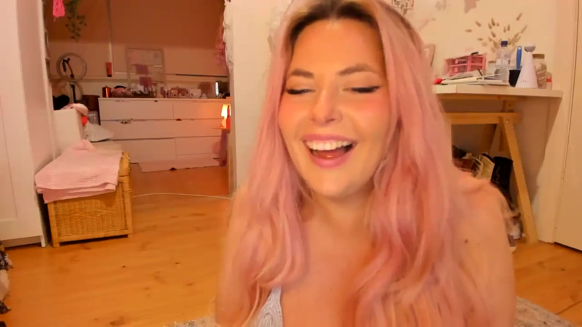 Gallery image thumbnail from Fun_Nikki's myfreecams stream on, 09/27/2024, 12:21 image 19 of 20